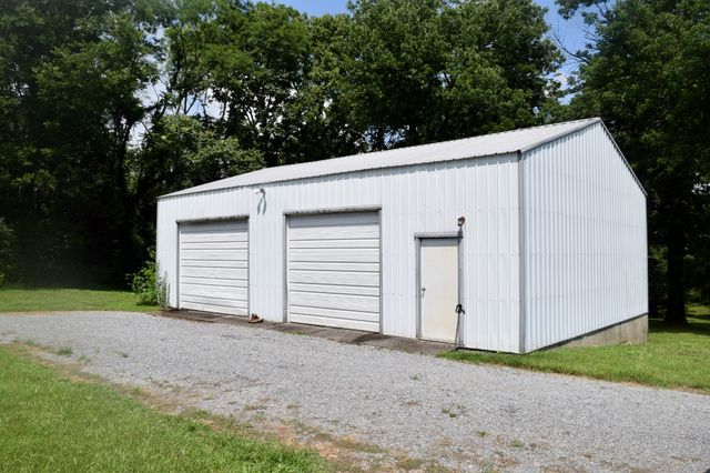 220 Joyce Cir, Lafayette, TN 37083