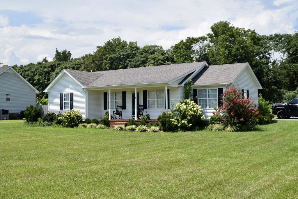 220 Joyce Cir, Lafayette, TN 37083