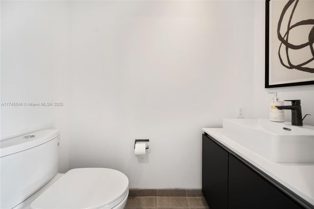 227 NE 2nd St 3106, Miami, FL 33132