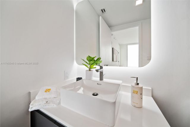 227 NE 2nd St 3106, Miami, FL 33132