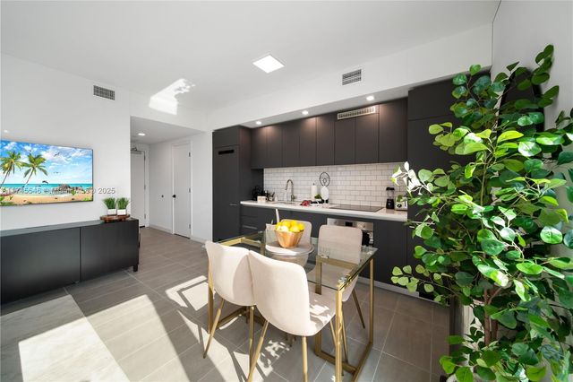 227 NE 2nd St 3106, Miami, FL 33132