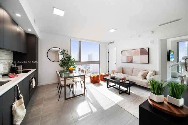 227 NE 2nd St 3106, Miami, FL 33132