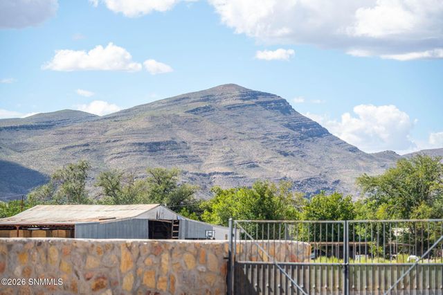393 Marisa Court, Las Cruces, NM 88007