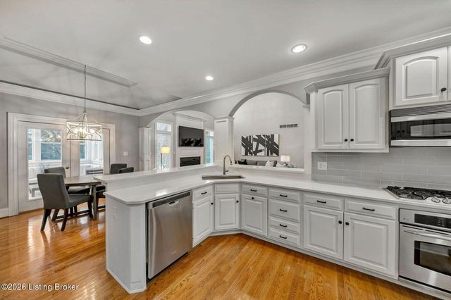 7627 Ashleywood Dr, Louisville, KY 40241