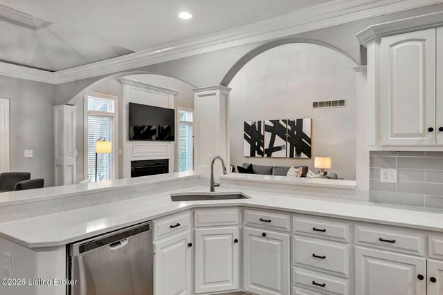 7627 Ashleywood Dr, Louisville, KY 40241