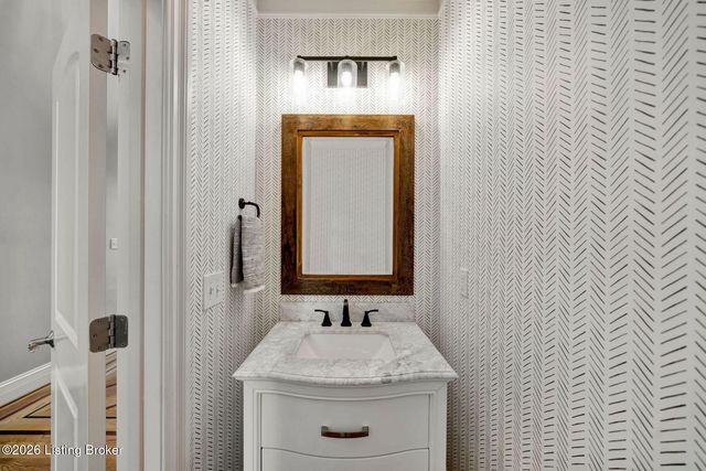 7627 Ashleywood Dr, Louisville, KY 40241