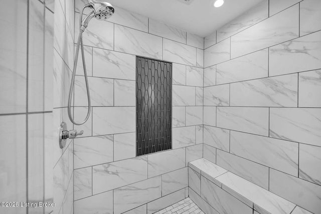 7627 Ashleywood Dr, Louisville, KY 40241