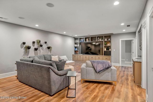 7627 Ashleywood Dr, Louisville, KY 40241