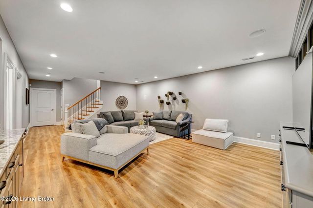 7627 Ashleywood Dr, Louisville, KY 40241