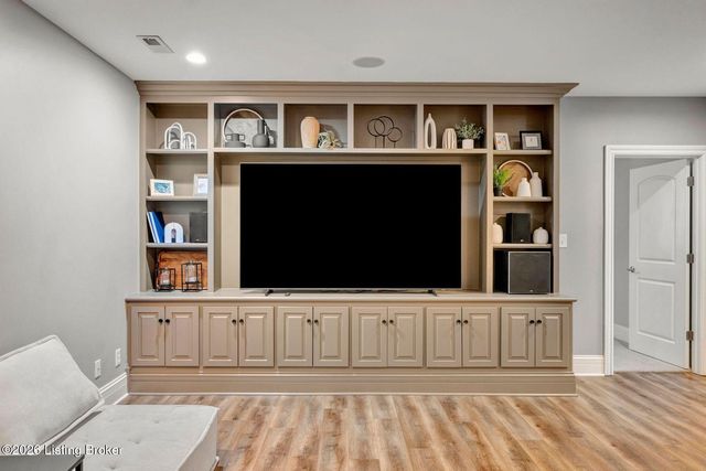 7627 Ashleywood Dr, Louisville, KY 40241