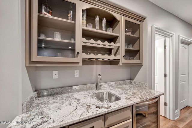 7627 Ashleywood Dr, Louisville, KY 40241