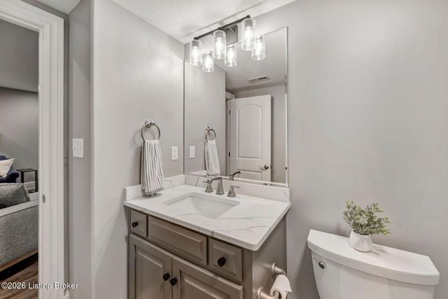 7627 Ashleywood Dr, Louisville, KY 40241