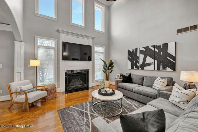 7627 Ashleywood Dr, Louisville, KY 40241