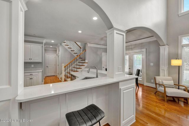 7627 Ashleywood Dr, Louisville, KY 40241