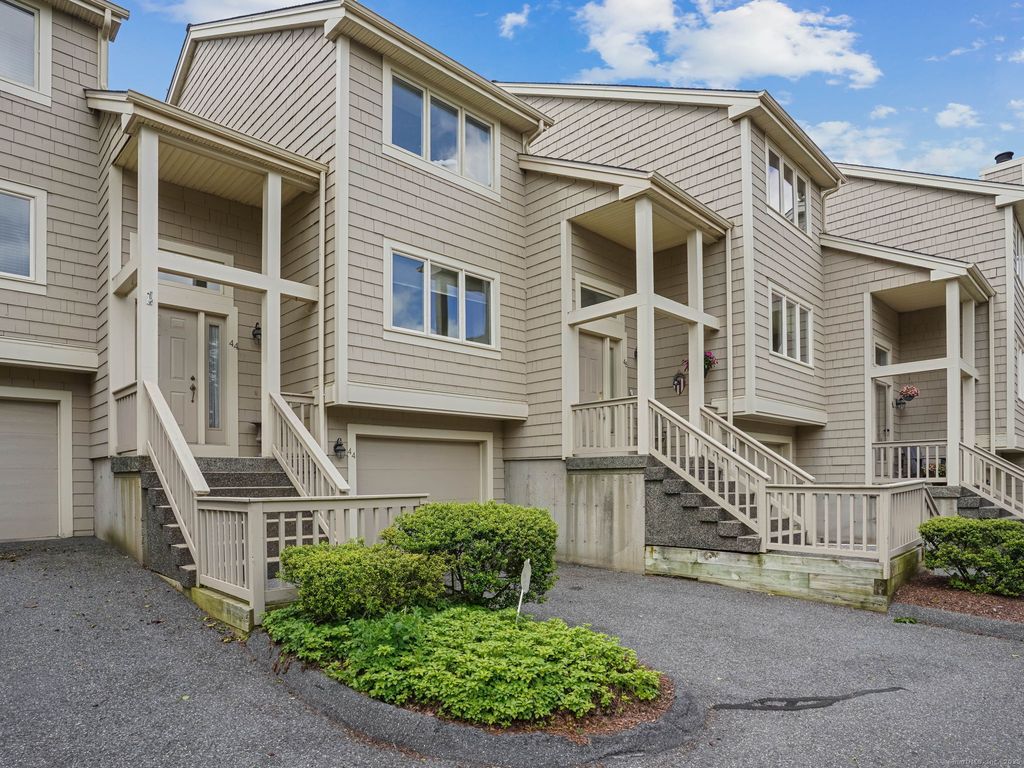 11 Boulevard Drive 10-44, Danbury, CT 06810