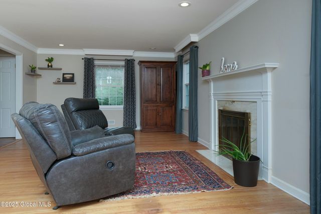 1366 Rosehill Boulevard, Niskayuna, NY 12309