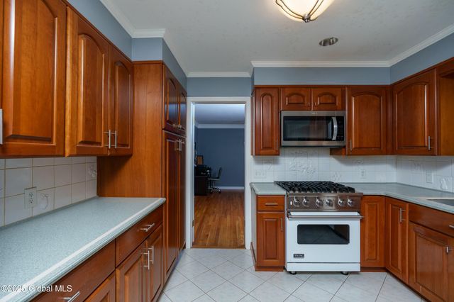 1366 Rosehill Boulevard, Niskayuna, NY 12309