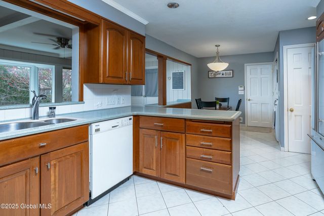 1366 Rosehill Boulevard, Niskayuna, NY 12309