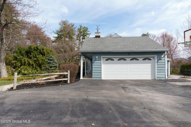 1366 Rosehill Boulevard, Niskayuna, NY 12309