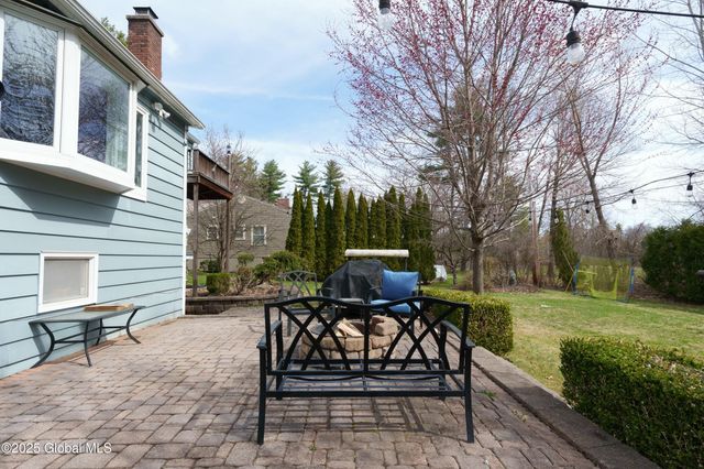 1366 Rosehill Boulevard, Niskayuna, NY 12309