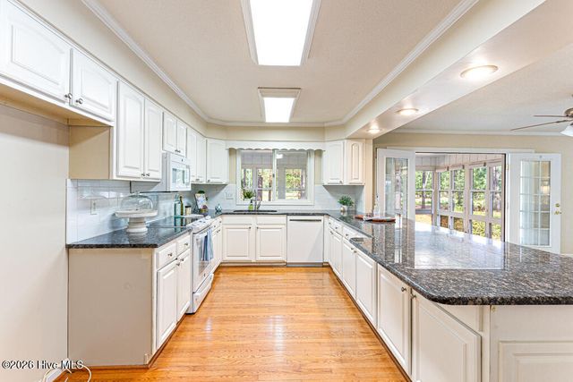 16 Bogie Drive, Whispering Pines, NC 28327