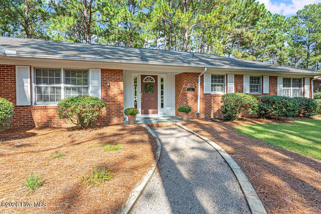 16 Bogie Drive, Whispering Pines, NC 28327