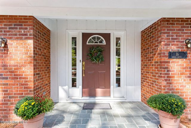 16 Bogie Drive, Whispering Pines, NC 28327