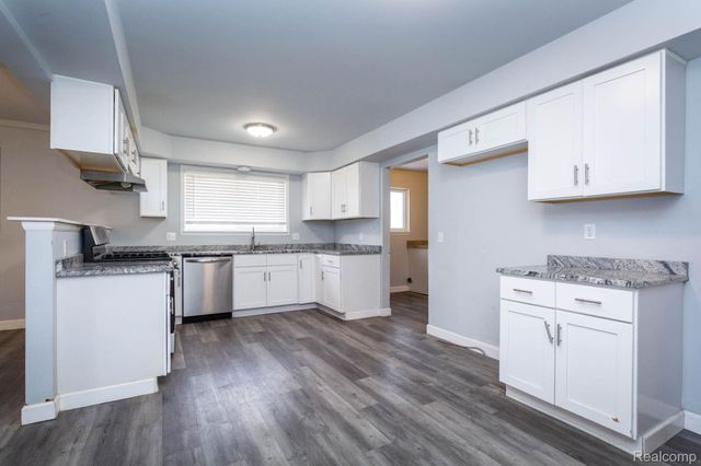 35085 Marina Drive, Sterling Heights, MI 48312