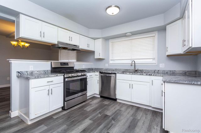 35085 Marina Drive, Sterling Heights, MI 48312