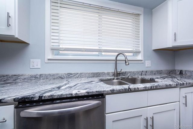 35085 Marina Drive, Sterling Heights, MI 48312