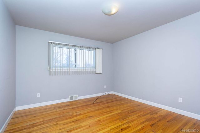 35085 Marina Drive, Sterling Heights, MI 48312