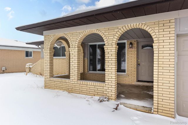 35085 Marina Drive, Sterling Heights, MI 48312