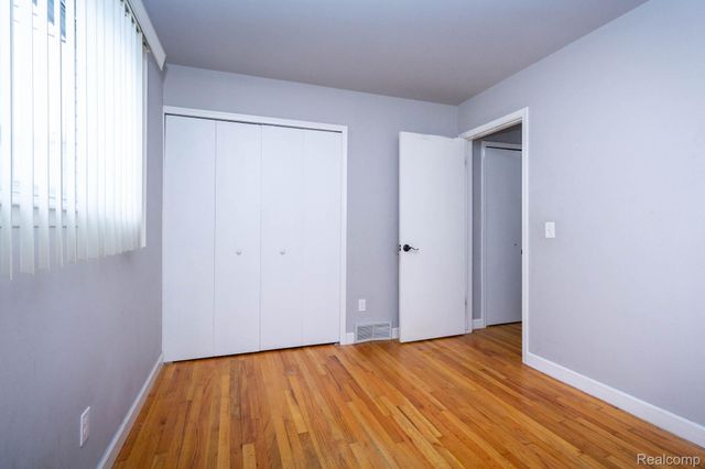 35085 Marina Drive, Sterling Heights, MI 48312