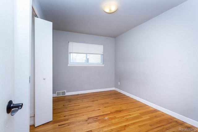 35085 Marina Drive, Sterling Heights, MI 48312