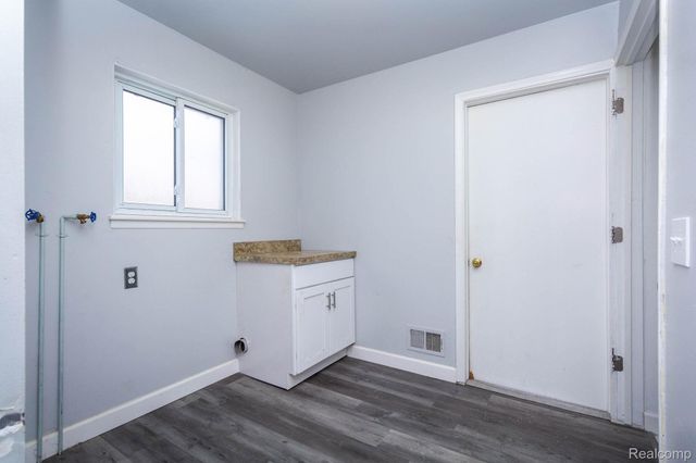 35085 Marina Drive, Sterling Heights, MI 48312