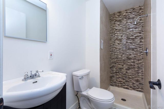 35085 Marina Drive, Sterling Heights, MI 48312