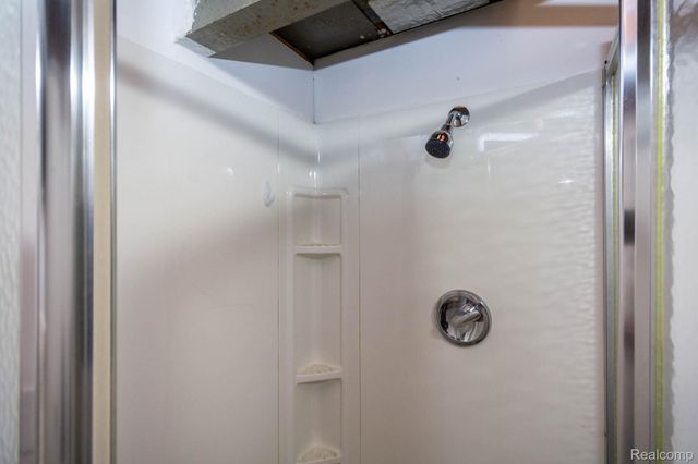 35085 Marina Drive, Sterling Heights, MI 48312