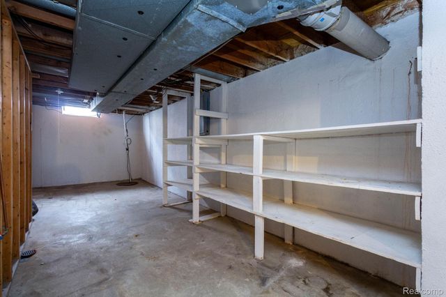 35085 Marina Drive, Sterling Heights, MI 48312