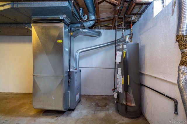 35085 Marina Drive, Sterling Heights, MI 48312