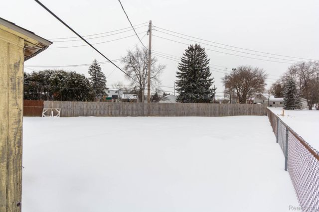 35085 Marina Drive, Sterling Heights, MI 48312