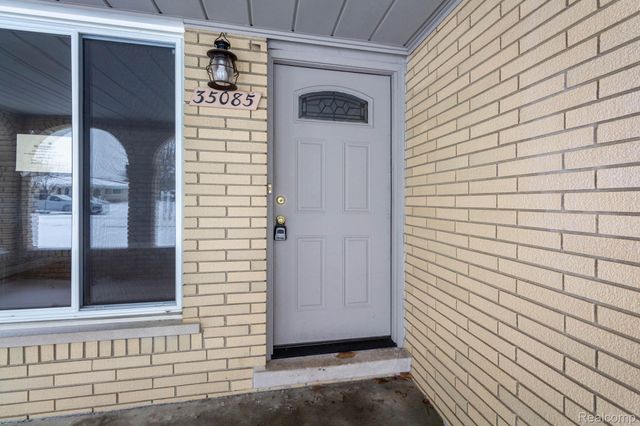 35085 Marina Drive, Sterling Heights, MI 48312