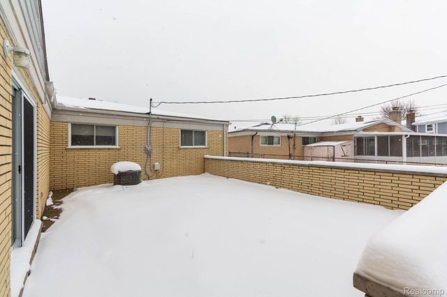 35085 Marina Drive, Sterling Heights, MI 48312