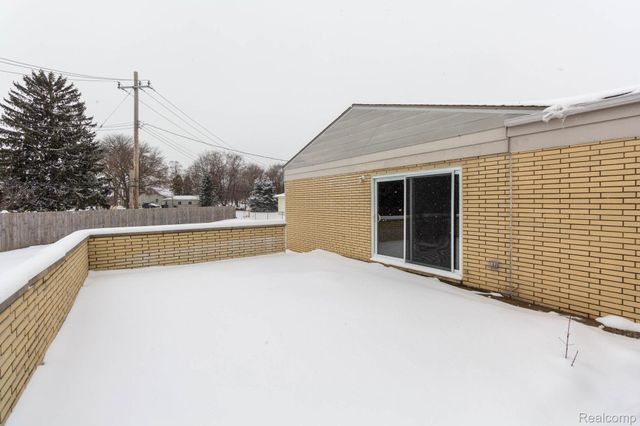 35085 Marina Drive, Sterling Heights, MI 48312