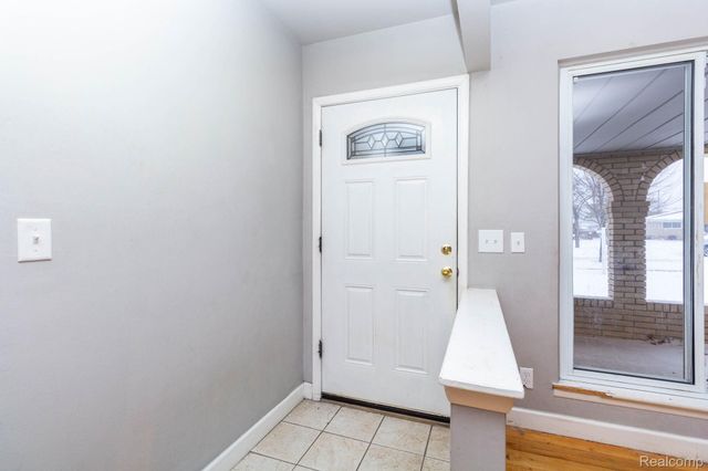 35085 Marina Drive, Sterling Heights, MI 48312