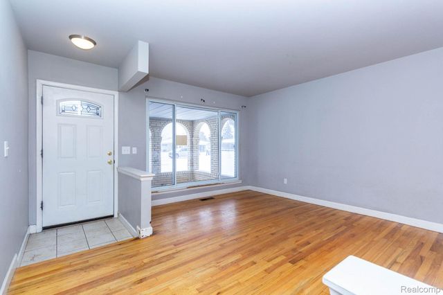 35085 Marina Drive, Sterling Heights, MI 48312