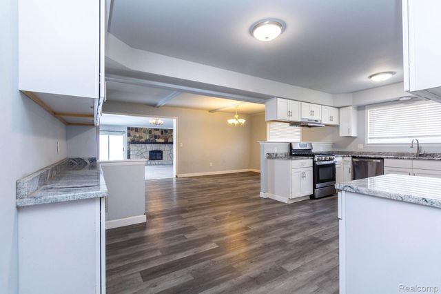 35085 Marina Drive, Sterling Heights, MI 48312