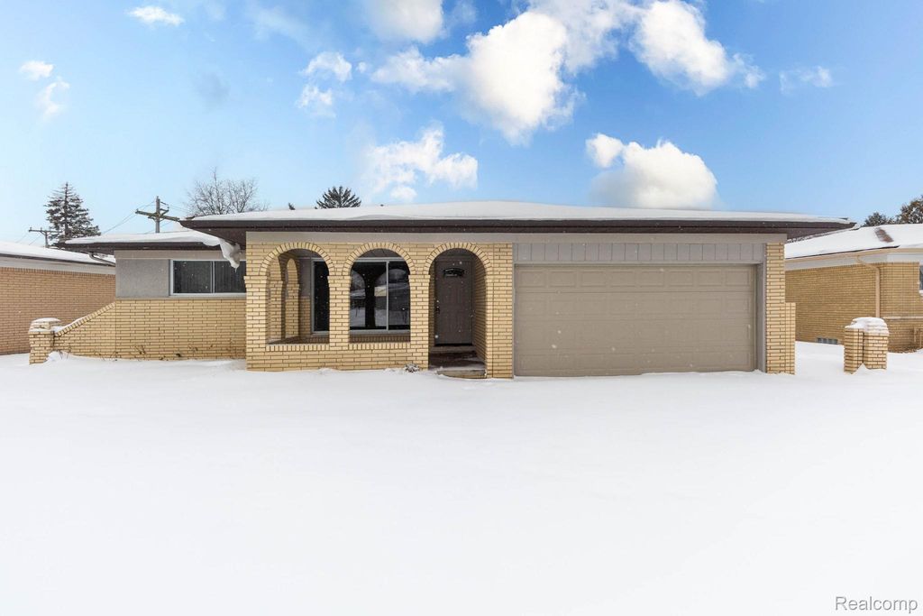 35085 Marina Drive, Sterling Heights, MI 48312