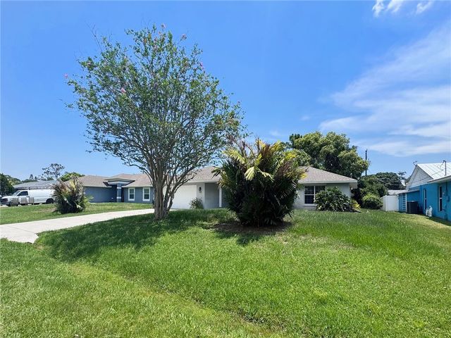 417 Pine Street, Sebastian, FL 32958
