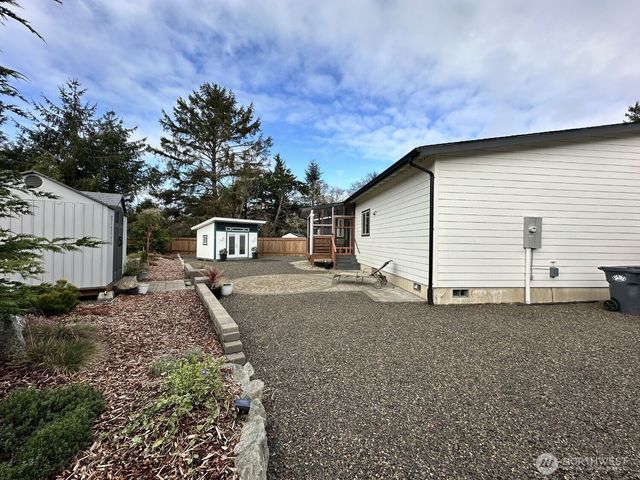 638 Rainbow Ct NE, Ocean Shores, WA 98569