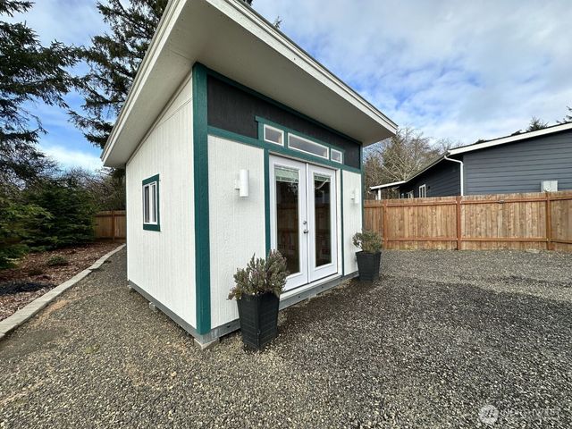 638 Rainbow Ct NE, Ocean Shores, WA 98569